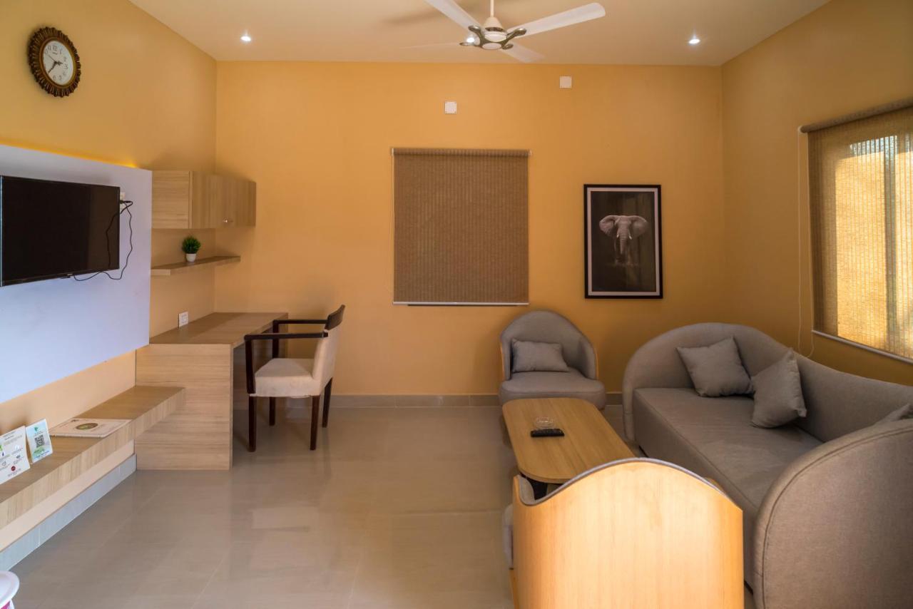 Tusker Tea County Hotel Chalsa Bagian luar foto